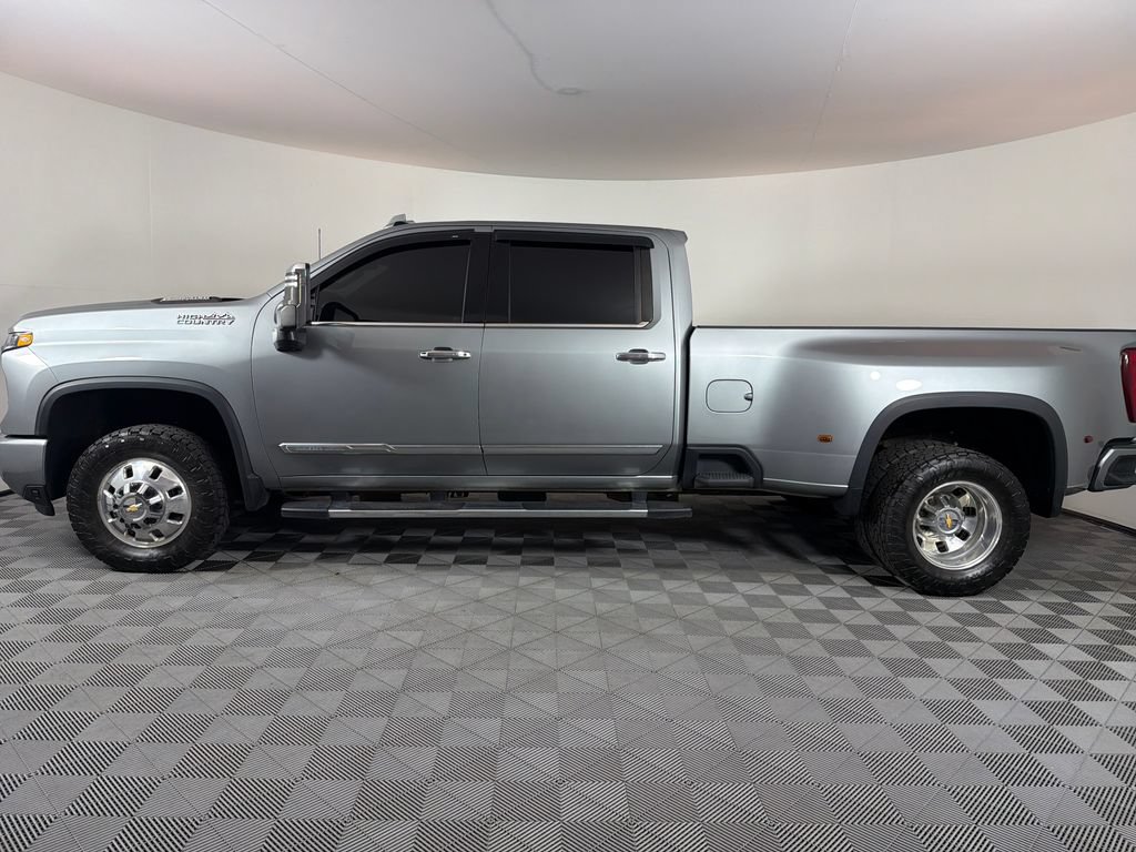 Used 2024 Chevrolet Silverado 3500 High Country AWD/4WD image 6