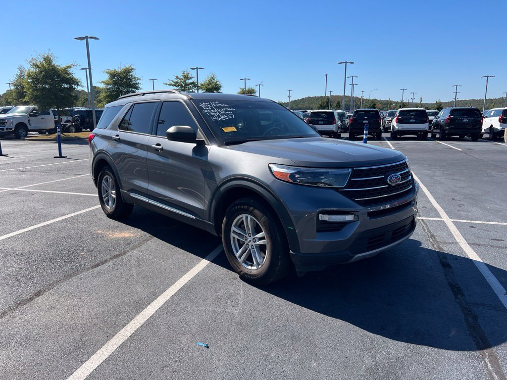 Certified 2022 Ford Explorer XLT w/ Equipment Group 202A AWD/4WD image 3