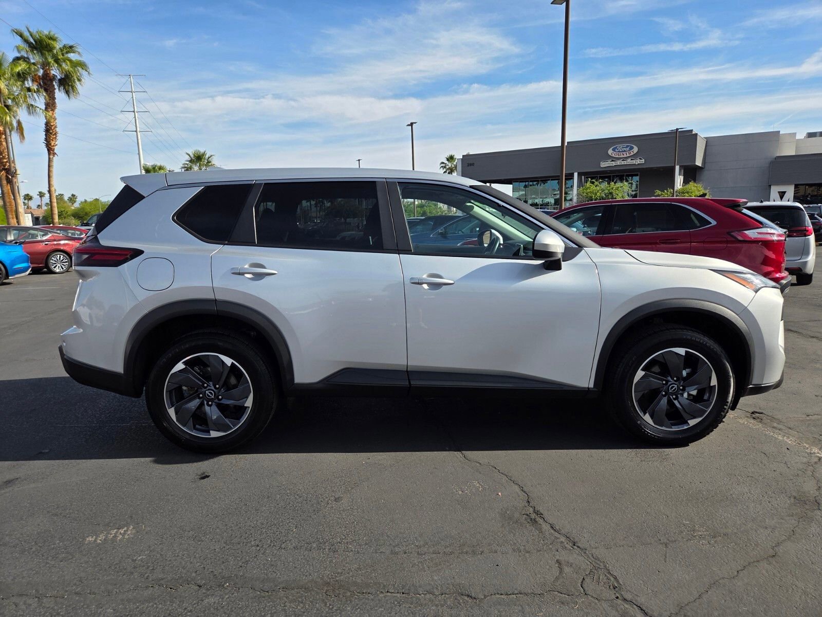 Used 2024 Nissan Rogue SV image 6