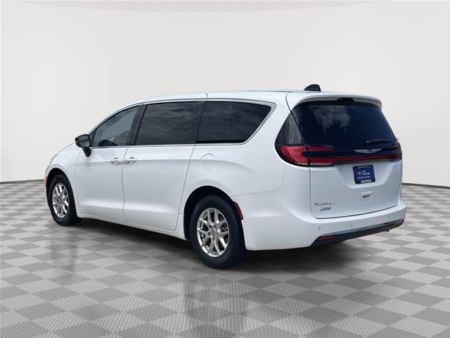 Used 2024 Chrysler Pacifica Touring-L FWD image 9