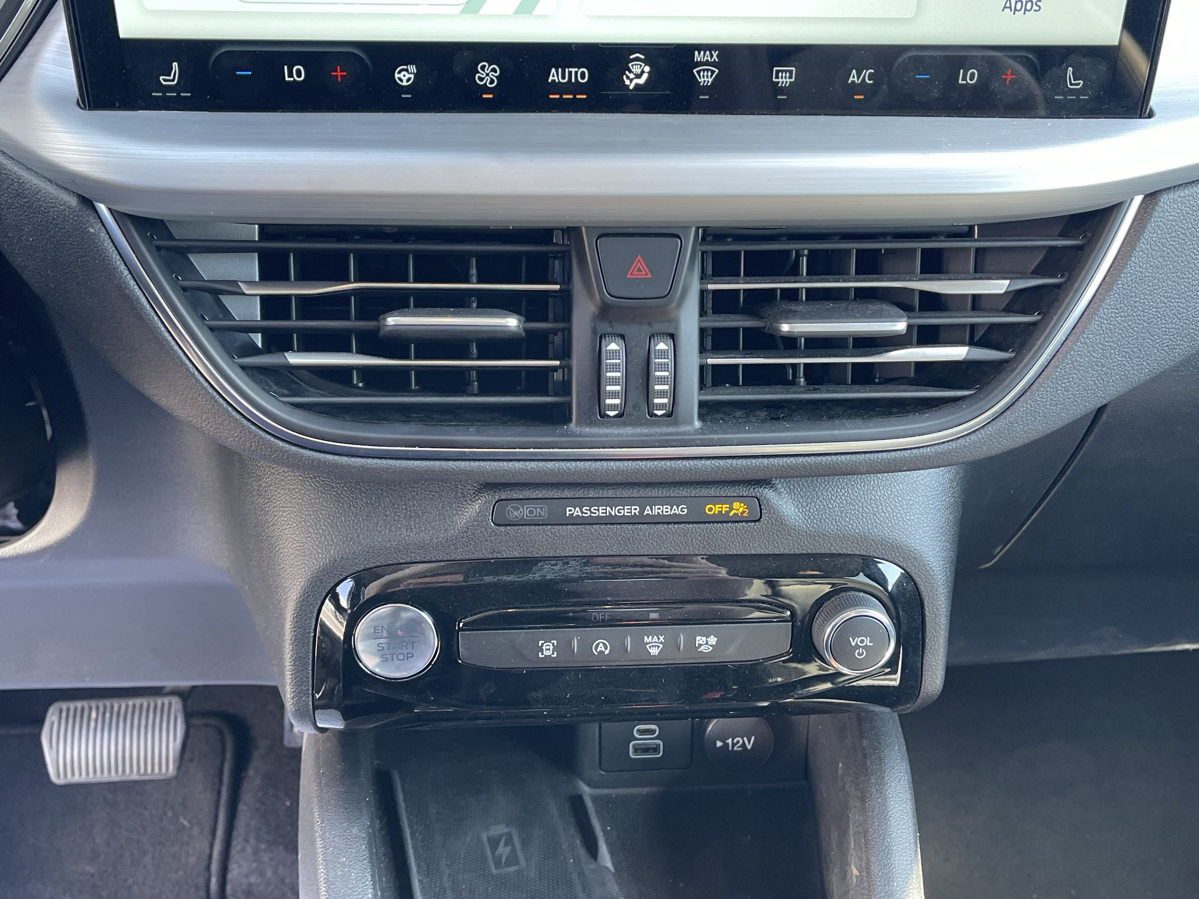 Certified 2025 Ford Escape Platinum AWD/4WD image 19