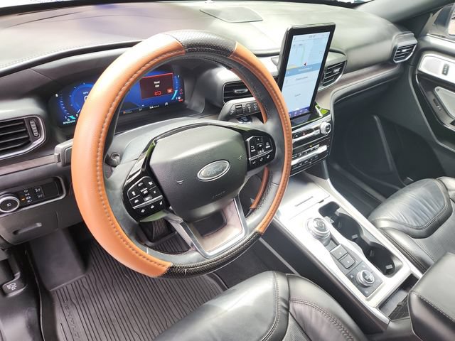 Certified 2024 Ford Explorer Platinum w/ Technology Package AWD/4WD image 11