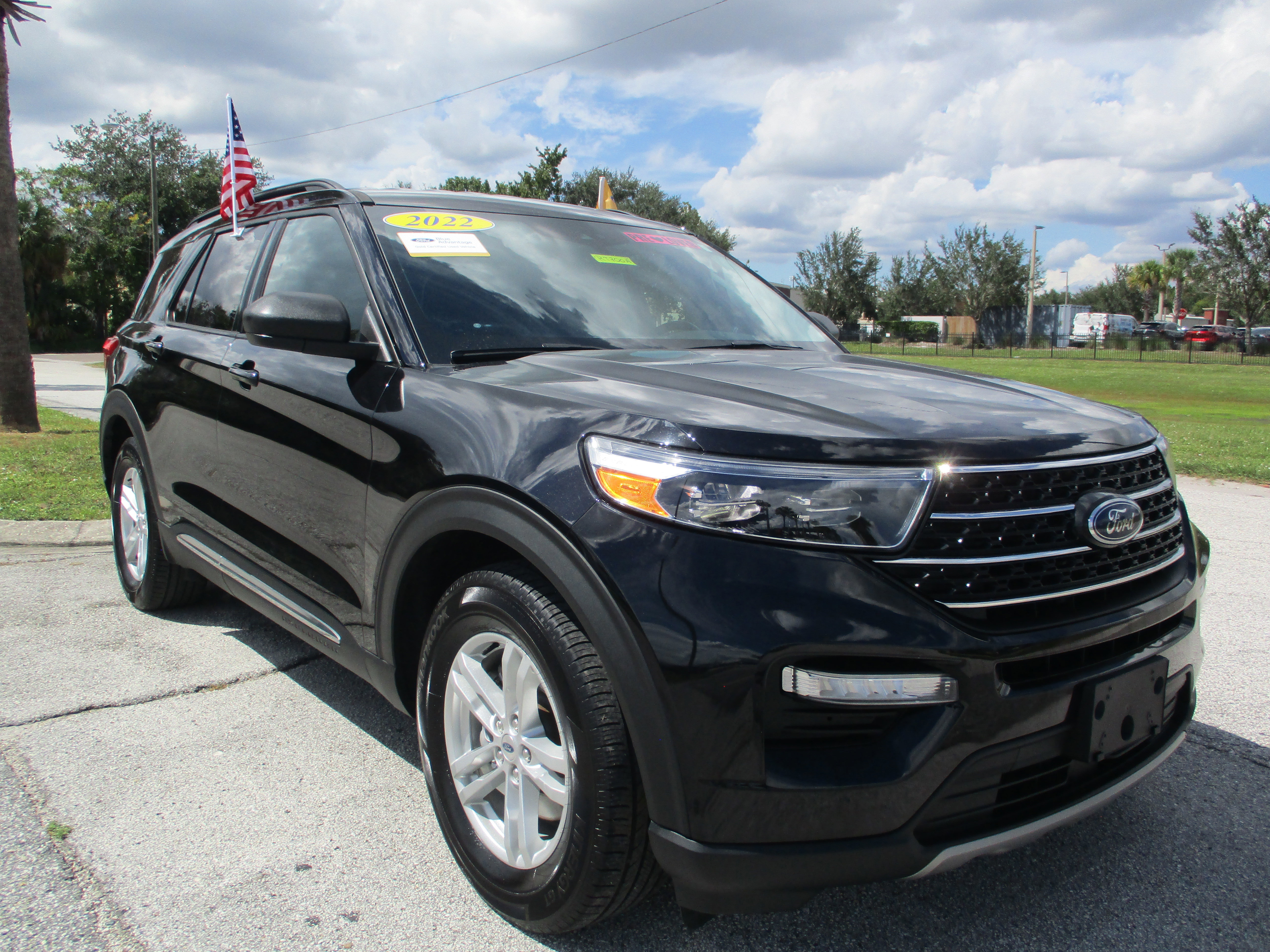 Certified 2022 Ford Explorer XLT w/ Equipment Group 202A image 7