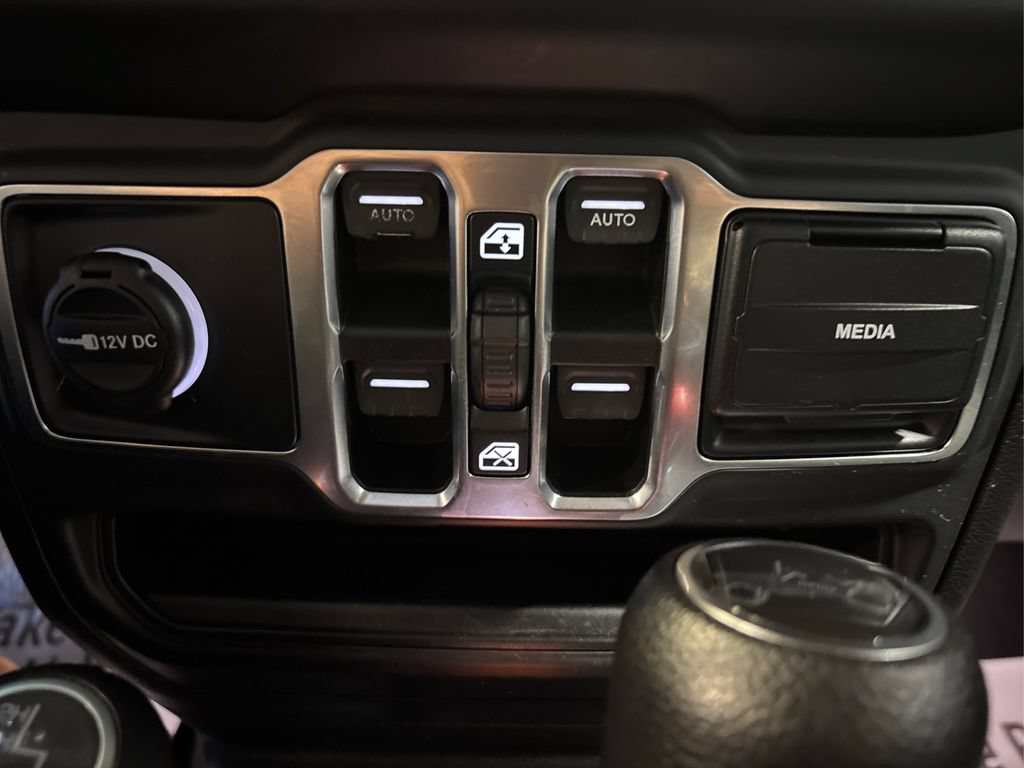 Used 2018 Jeep Wrangler Unlimited Sport S AWD/4WD image 33