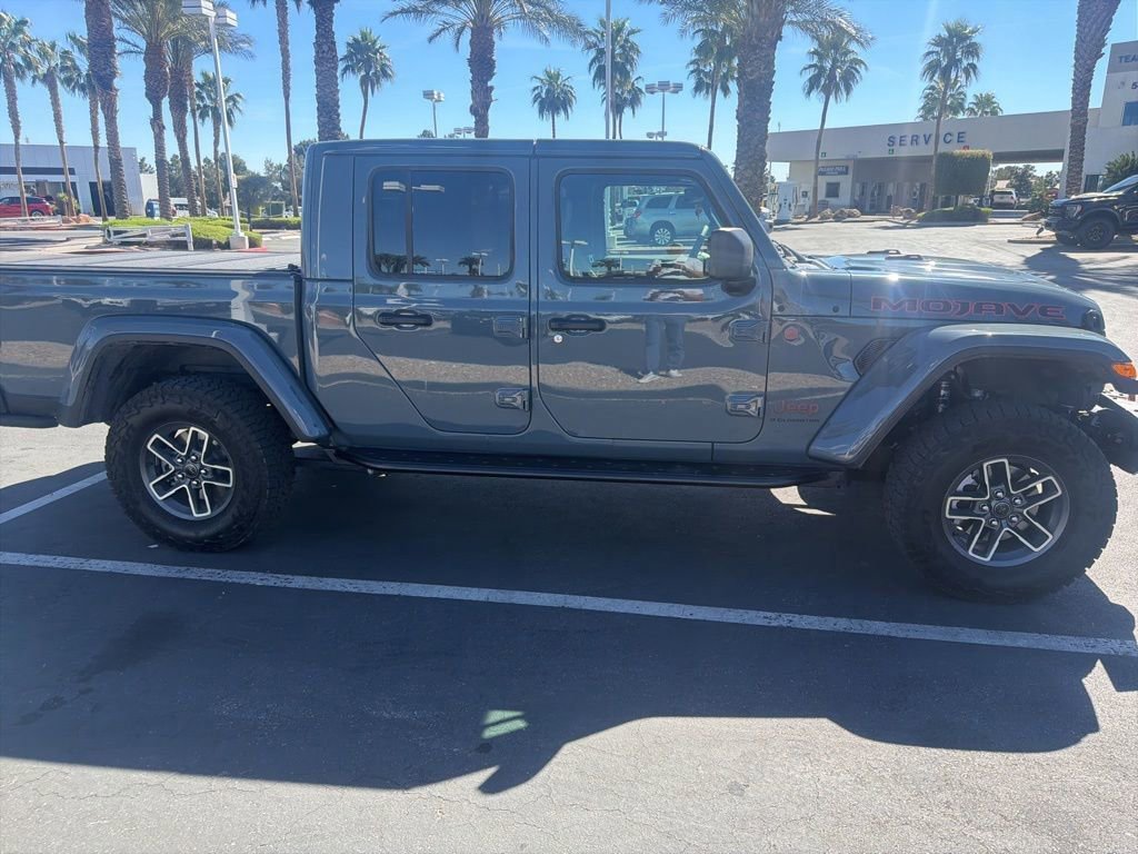 Used 2025 Jeep Gladiator Mojave image 3