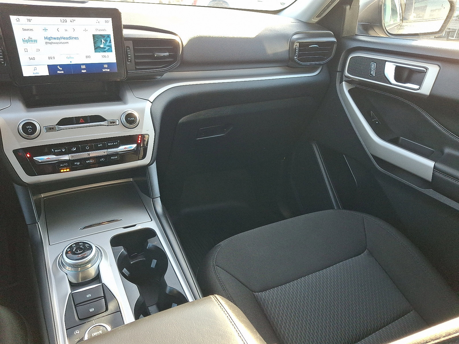 Certified 2024 Ford Explorer XLT image 16