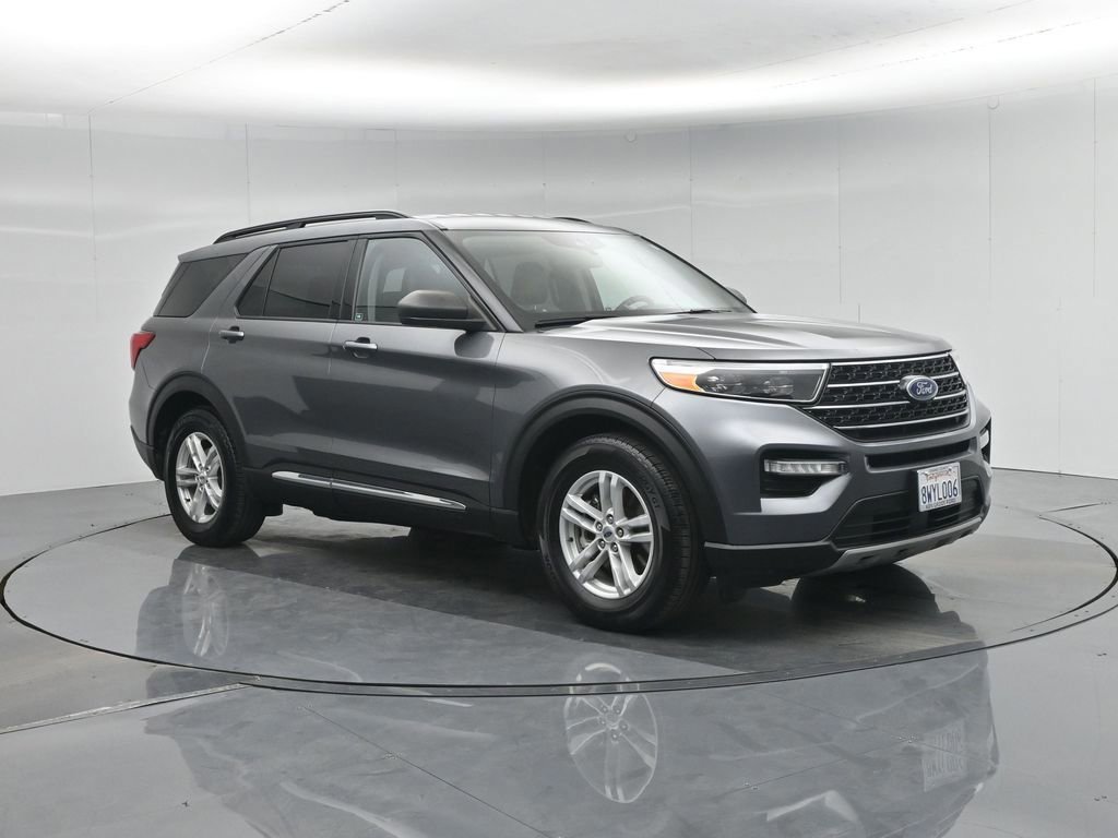 Certified 2021 Ford Explorer XLT image 3