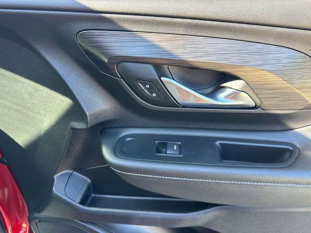 Used 2024 GMC Terrain SLE image 17