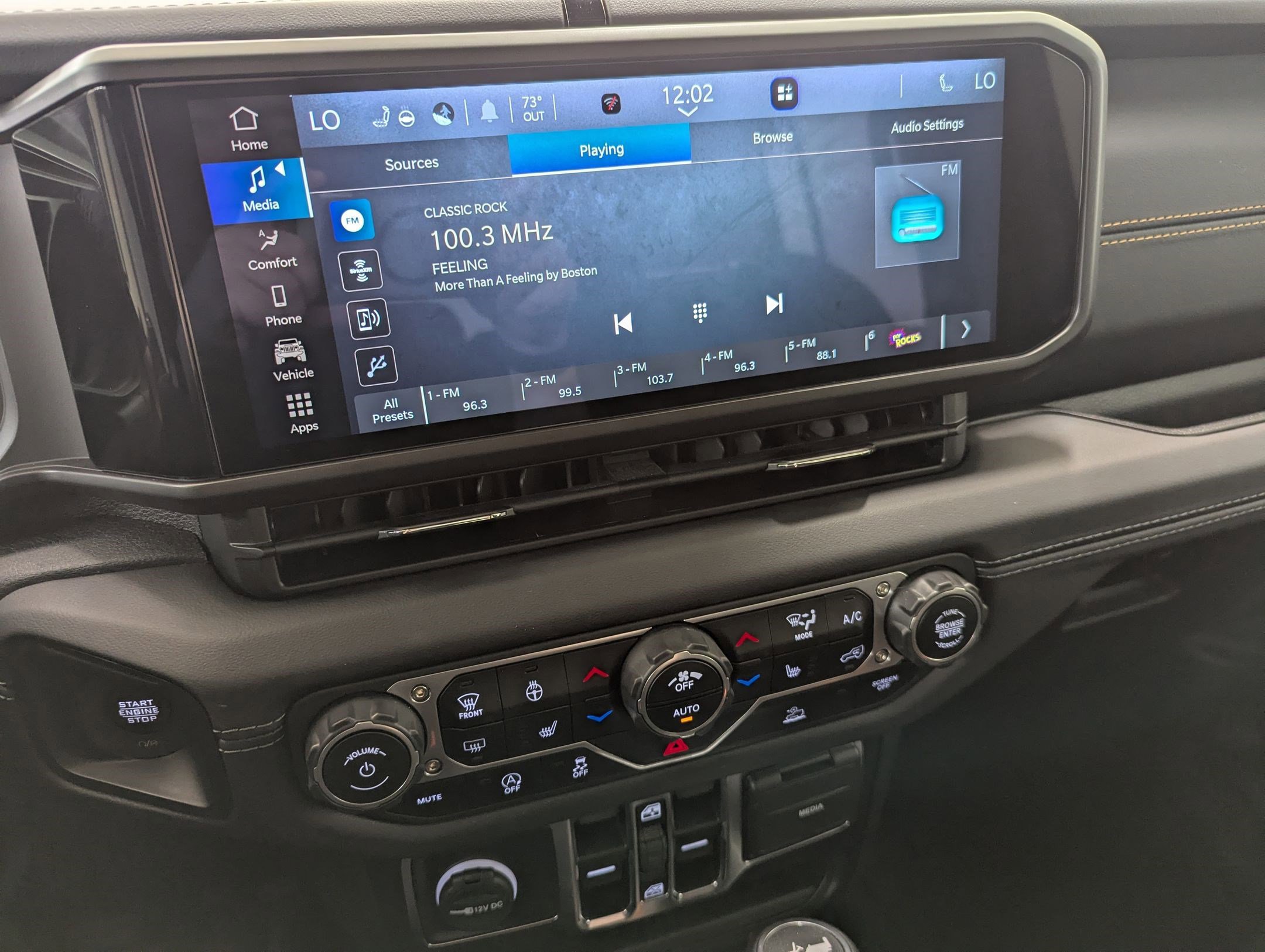 Used 2024 Jeep Wrangler Sahara image 24