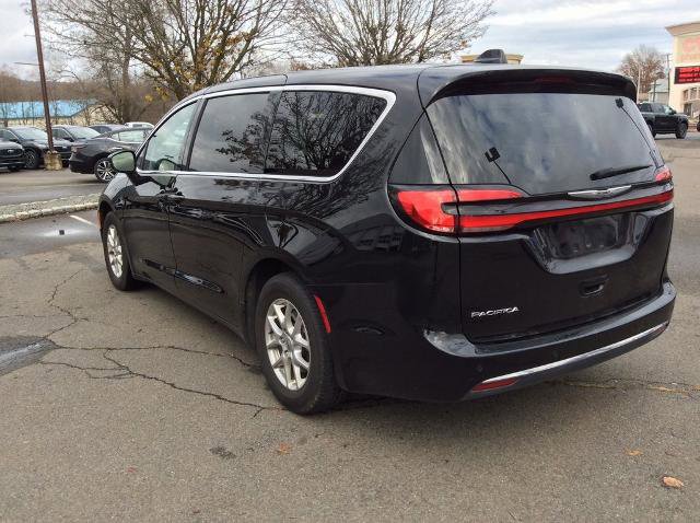 Used 2024 Chrysler Pacifica Touring-L image 8