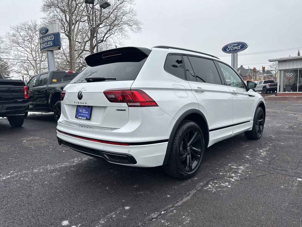 Used 2024 Volkswagen Tiguan SE R-Line image 3