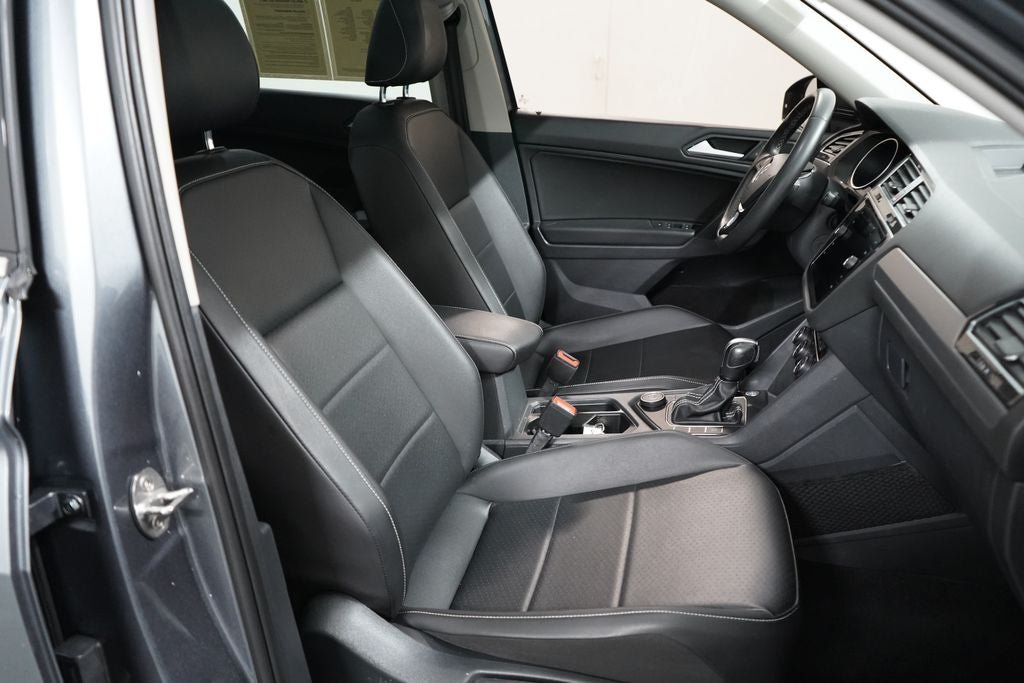 Used 2021 Volkswagen Tiguan SE w/ Panoramic Sunroof Package AWD/4WD image 32