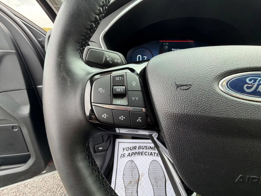 Certified 2025 Ford Escape Platinum AWD/4WD image 40