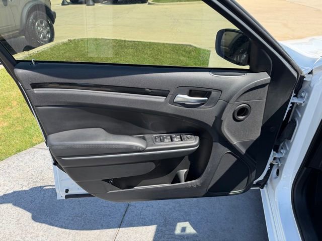 Used 2023 Chrysler 300 Touring w/ Sport Appearance Package RWD image 7