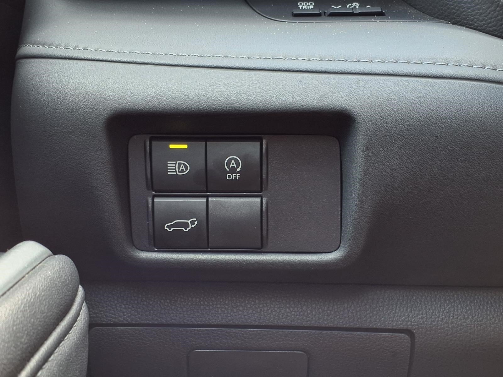 Used 2025 Toyota Highlander LE FWD image 24