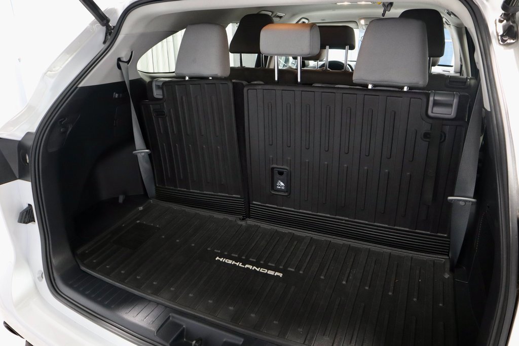 Used 2023 Toyota Highlander LE image 12