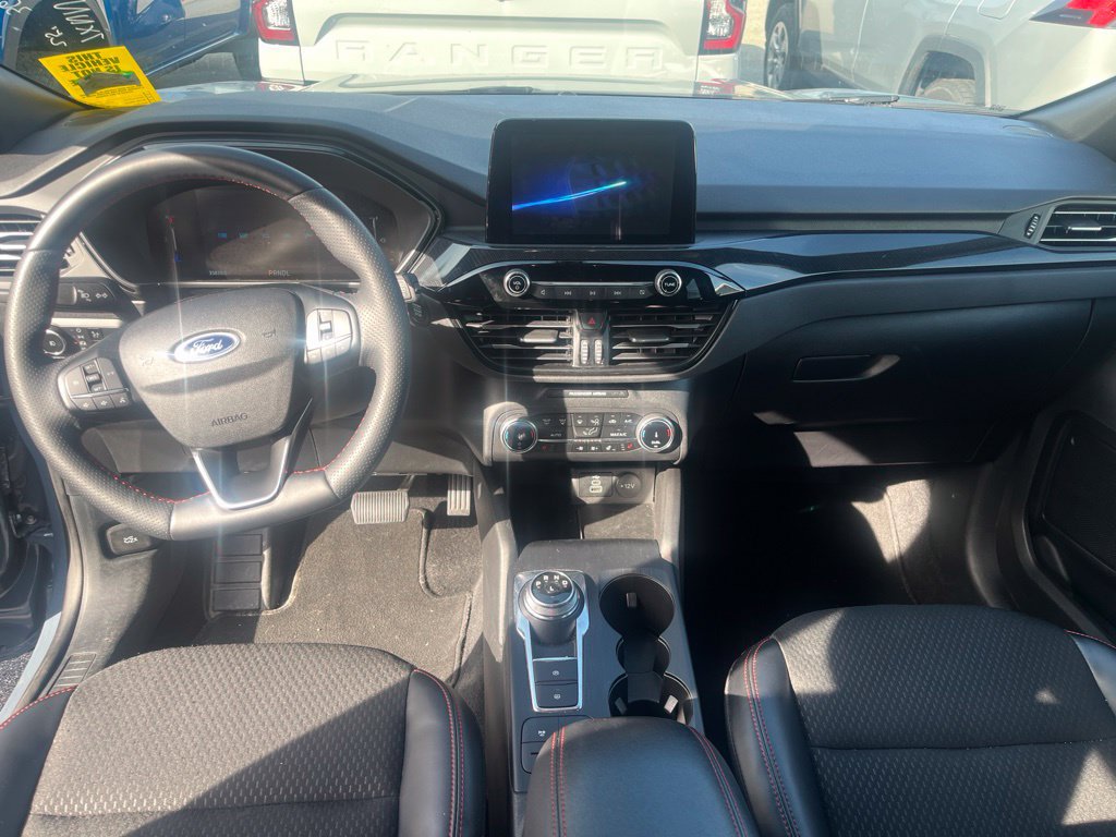 Certified 2025 Ford Escape ST-Line Select AWD/4WD image 6