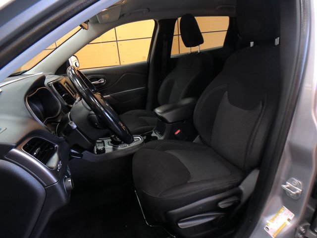 Used 2020 Jeep Cherokee Latitude w/ Cold Weather Group AWD/4WD image 10