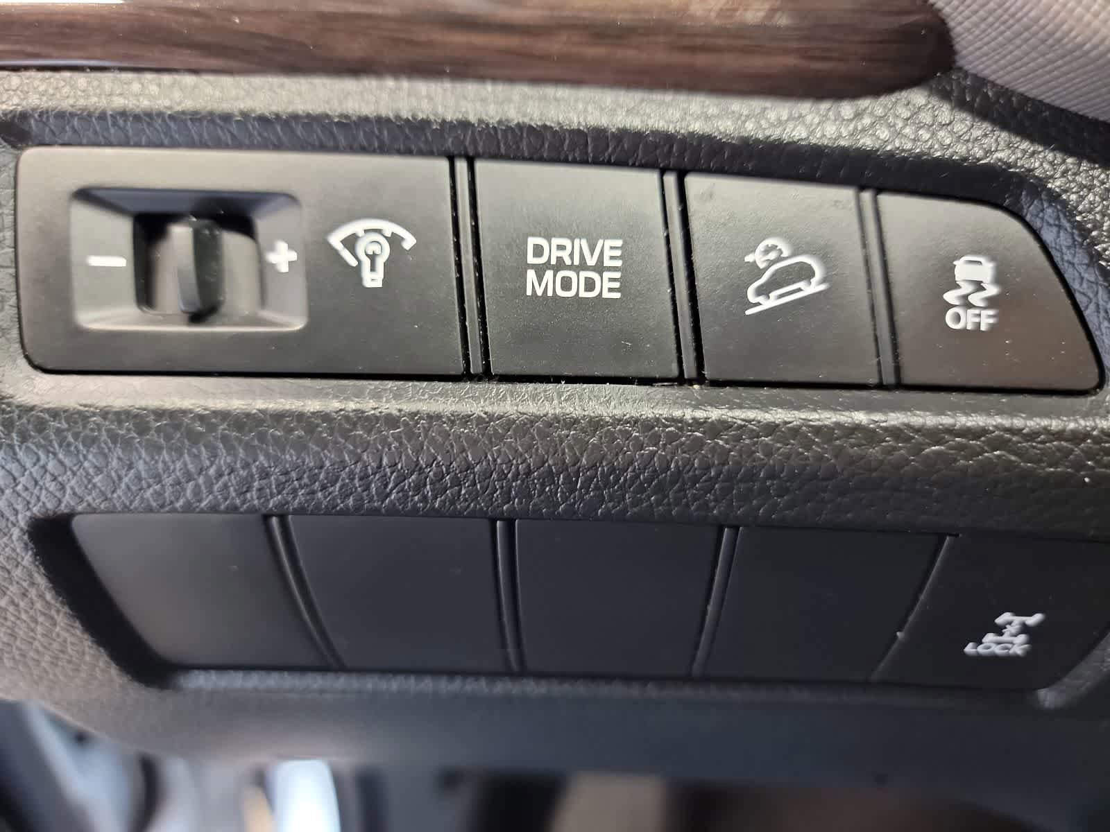 Used 2018 Hyundai Santa Fe SE w/ Cargo Package AWD/4WD image 13