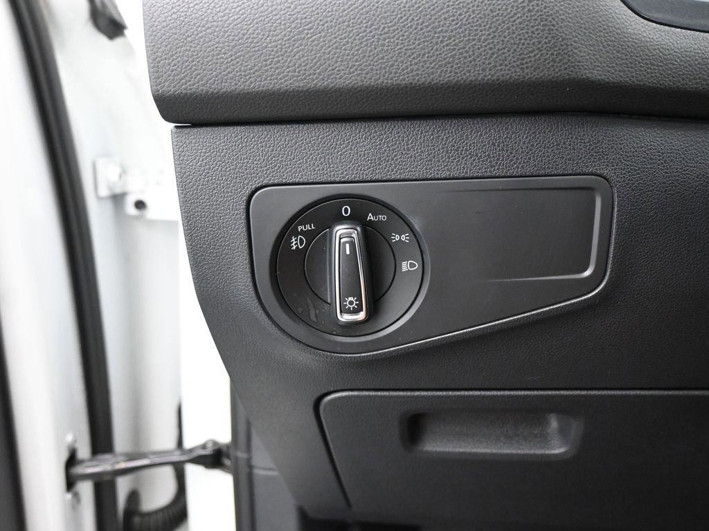 Used 2018 Volkswagen Tiguan SEL w/ 3rd Row Seat Package image 40