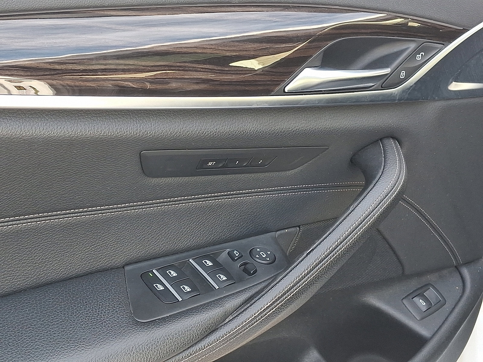 Used 2019 BMW 530i xDrive w/ Convenience Package image 12