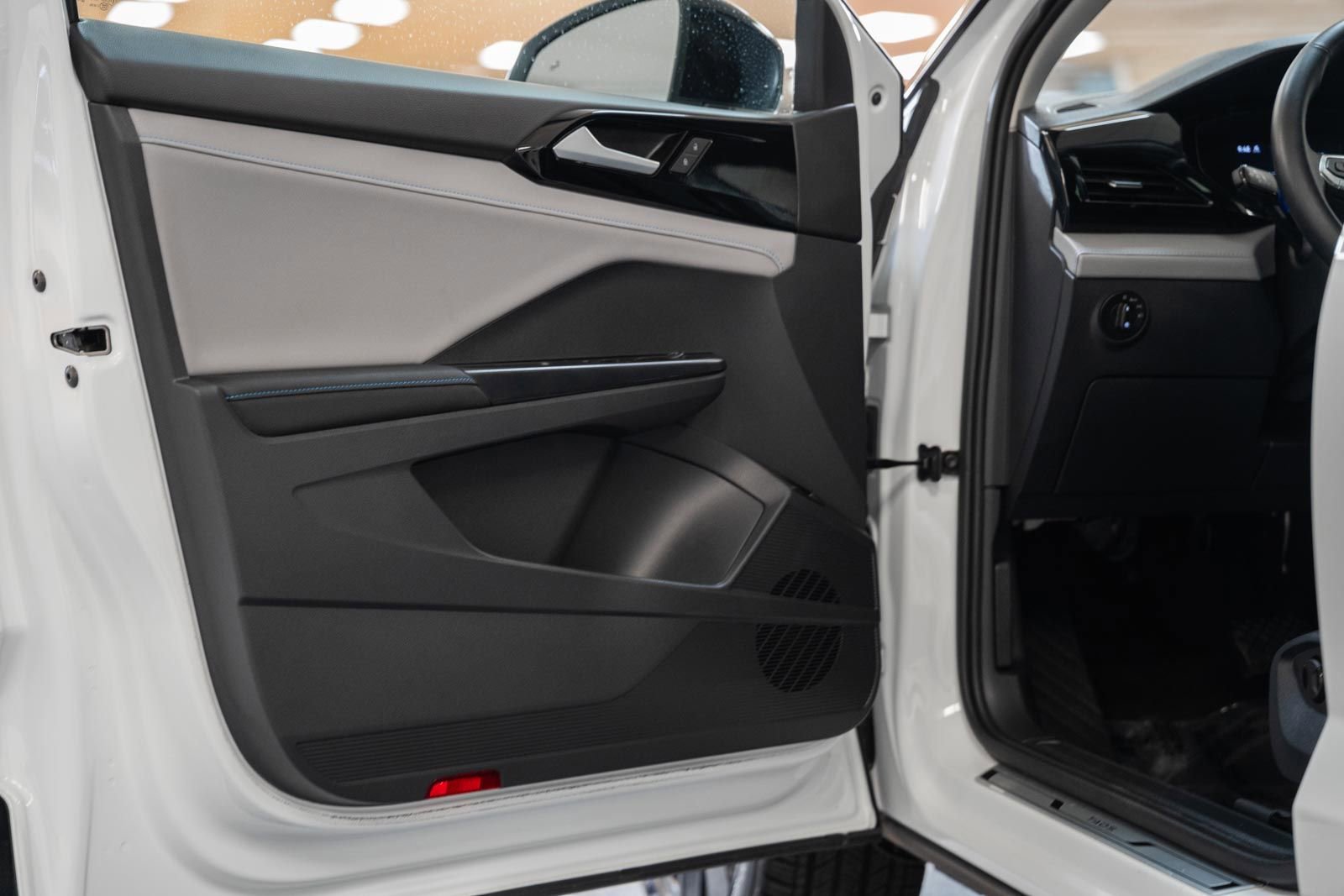 Used 2024 Volkswagen Taos SE AWD/4WD image 42