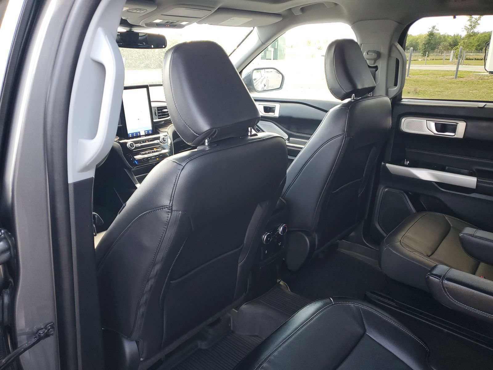 Certified 2023 Ford Explorer Limited w/ Limited Technology Package AWD/4WD image 11