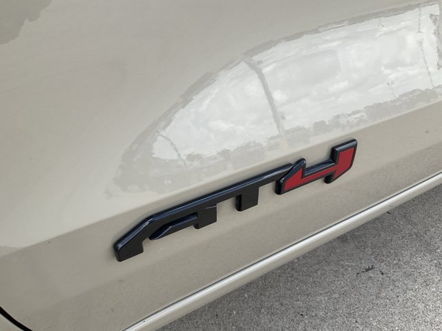 Used 2024 GMC Canyon AT4 w/ LPO, Off Road Lift Package AWD/4WD image 29
