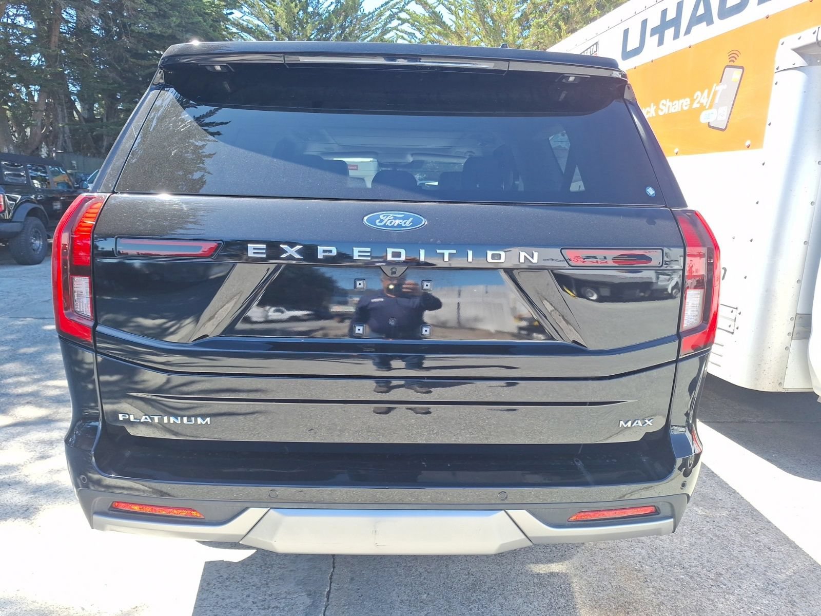 Certified 2025 Ford Expedition Max Platinum w/ Driver's Package AWD/4WD image 7