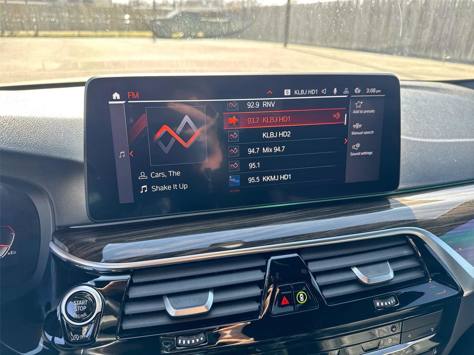 Used 2021 BMW 530i w/ M Sport Package image 12