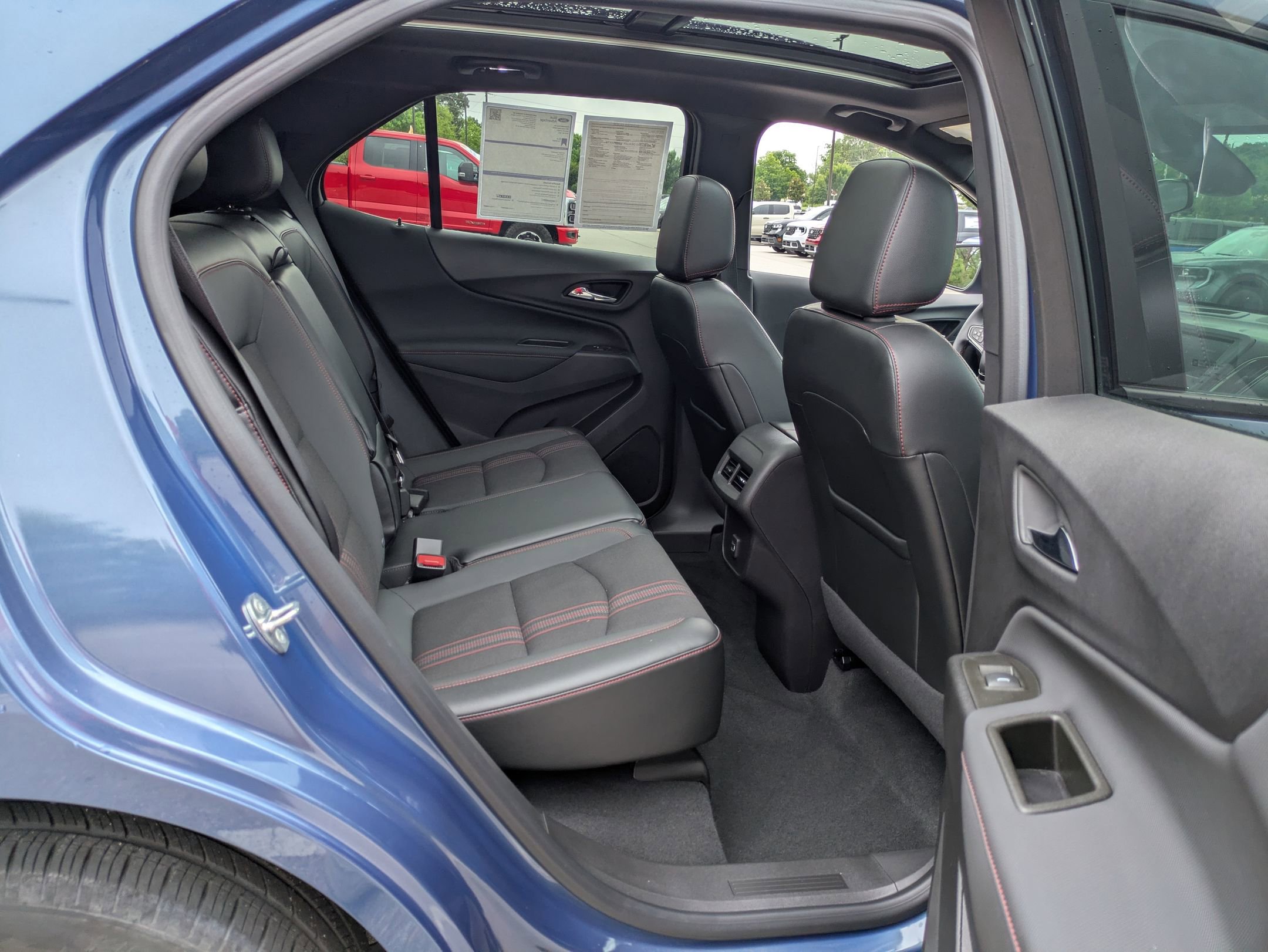 Used 2024 Chevrolet Equinox RS FWD image 36