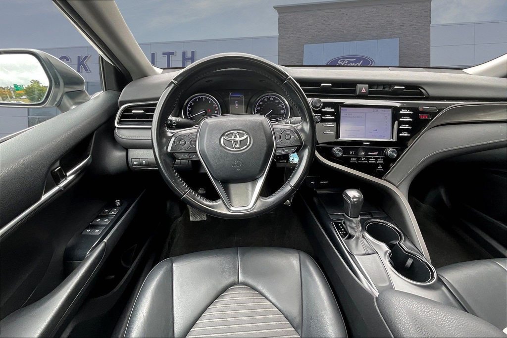 Used 2020 Toyota Camry SE FWD image 8