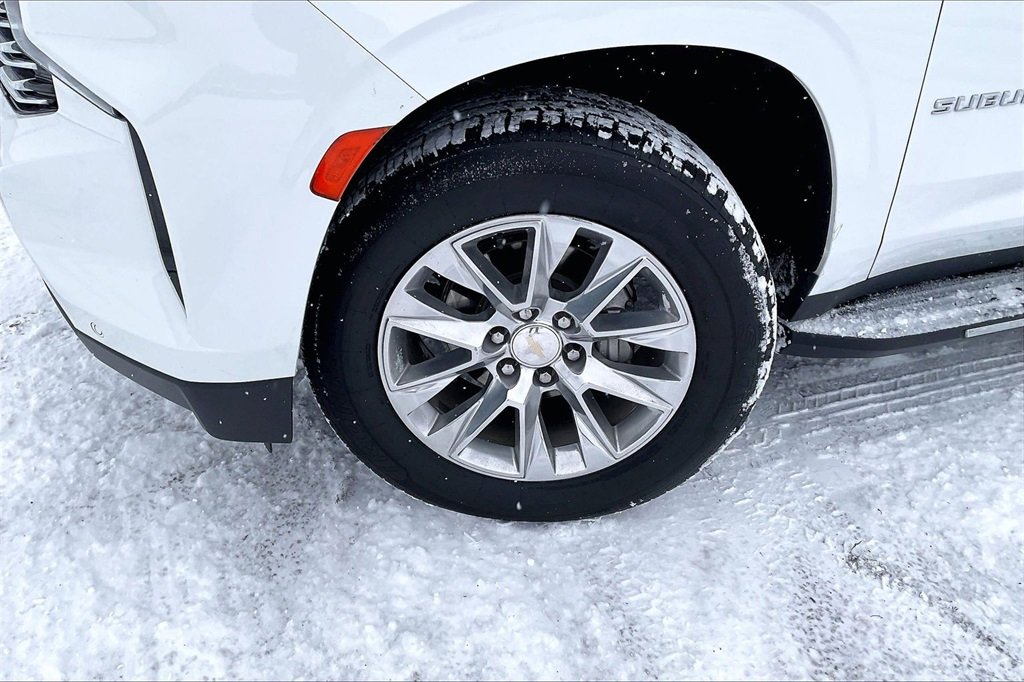 Used 2023 Chevrolet Suburban Premier image 4