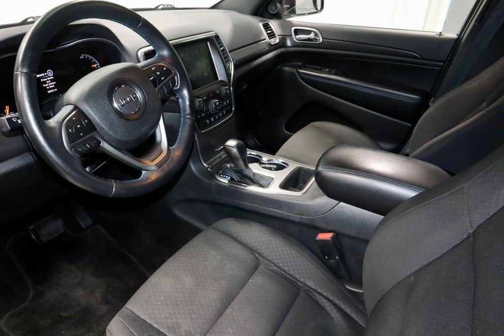 Used 2018 Jeep Grand Cherokee Laredo image 24