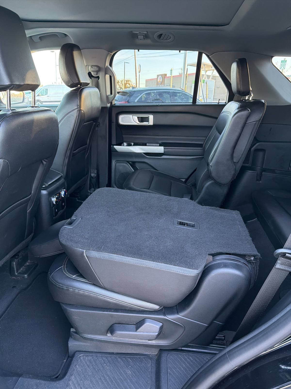 Certified 2022 Ford Explorer Limited w/ Limited Technology Package image 10