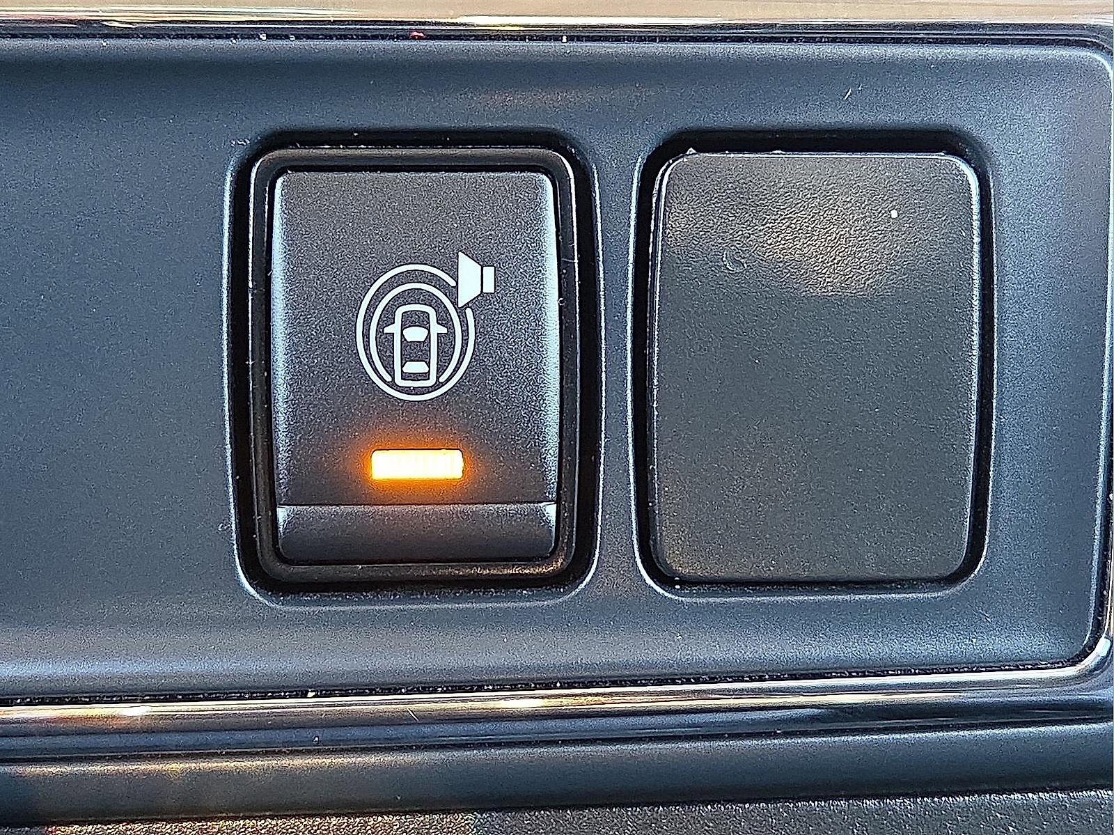 Used 2024 Nissan Titan SV image 20