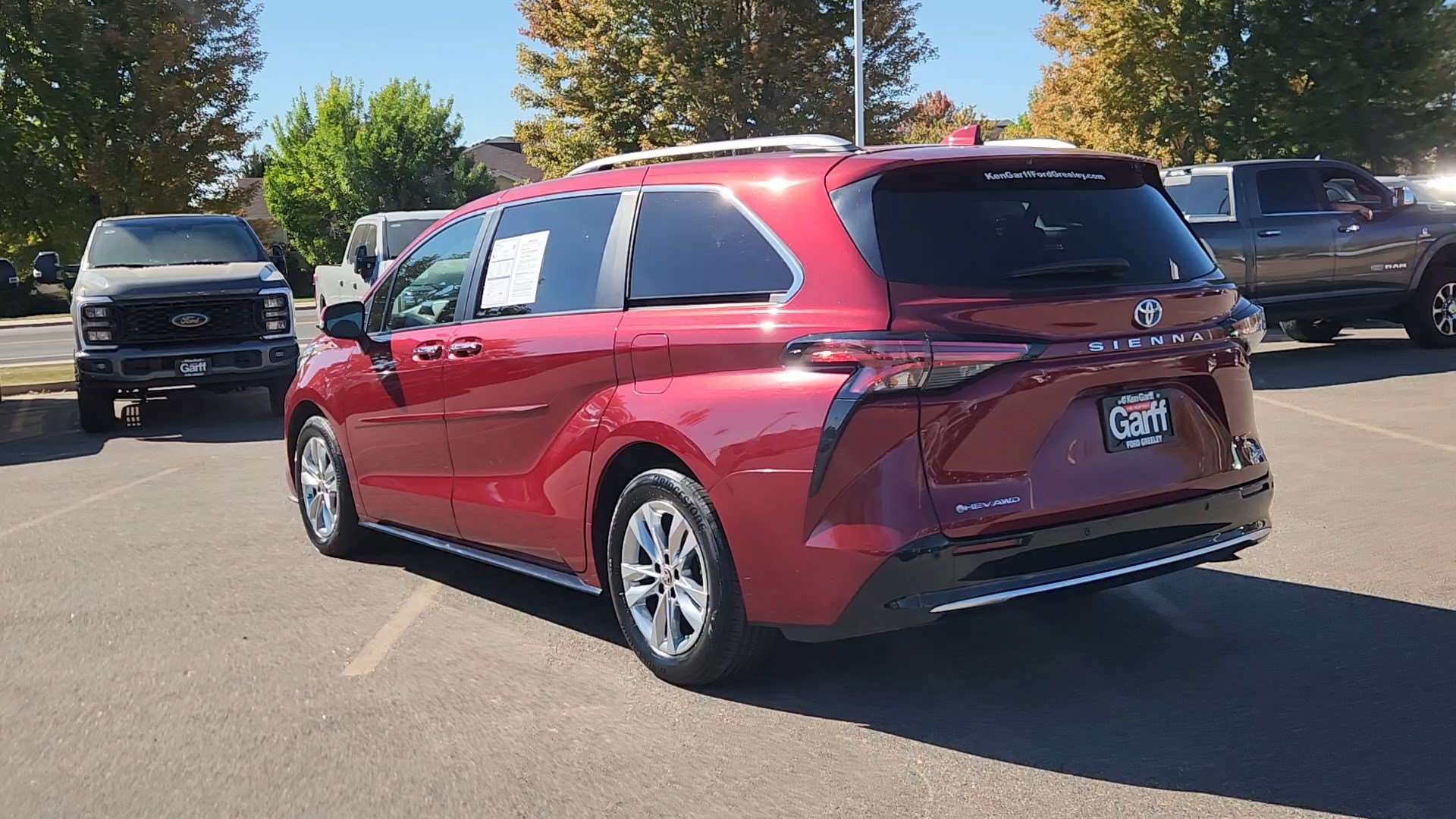 Used 2025 Toyota Sienna Limited AWD/4WD image 19