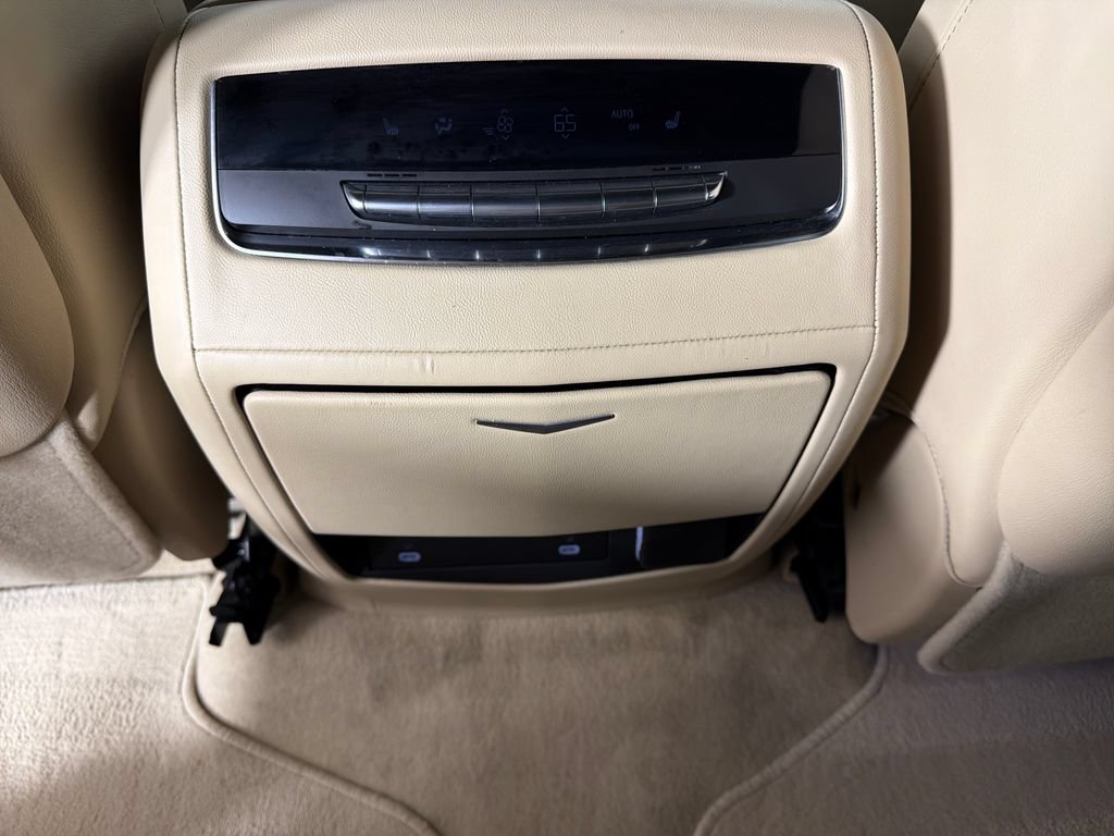 Used 2024 Cadillac Escalade Premium Luxury AWD/4WD image 18