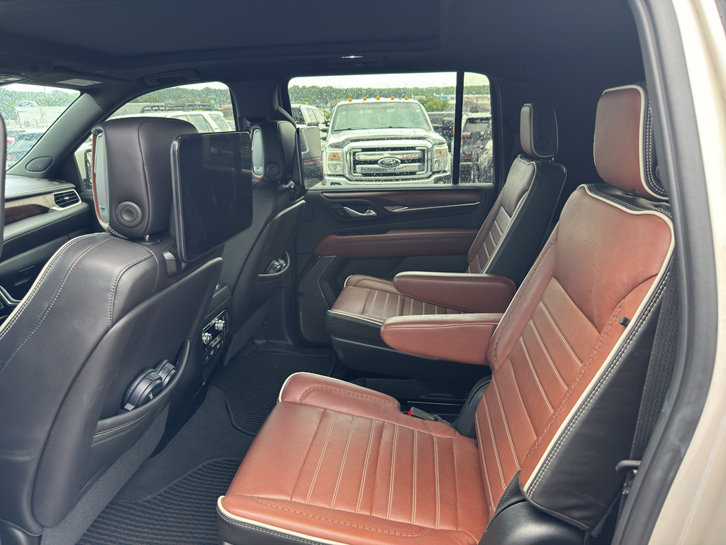 Used 2023 GMC Yukon XL Denali Ultimate AWD/4WD image 9