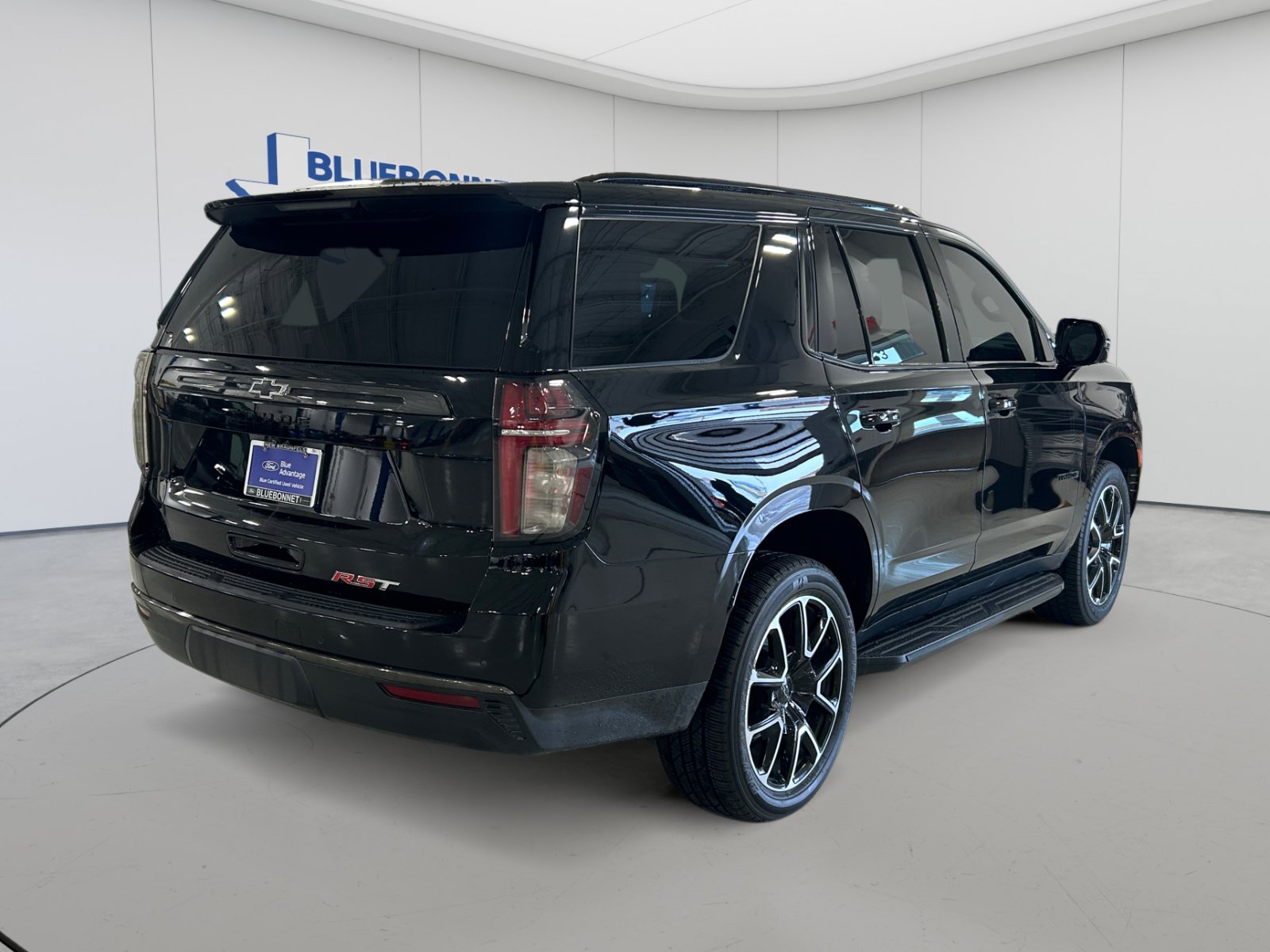 Used 2021 Chevrolet Tahoe RST w/ Luxury Package RWD image 5