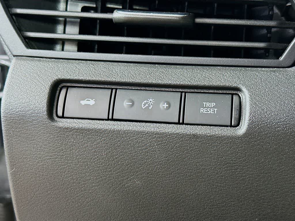 Used 2024 Nissan Altima 2.5 SV FWD image 26