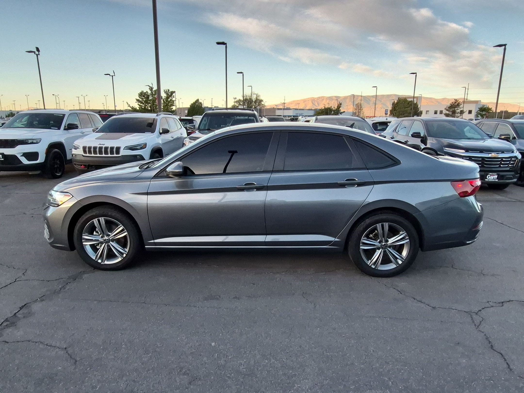 Used 2024 Volkswagen Jetta SE FWD image 10