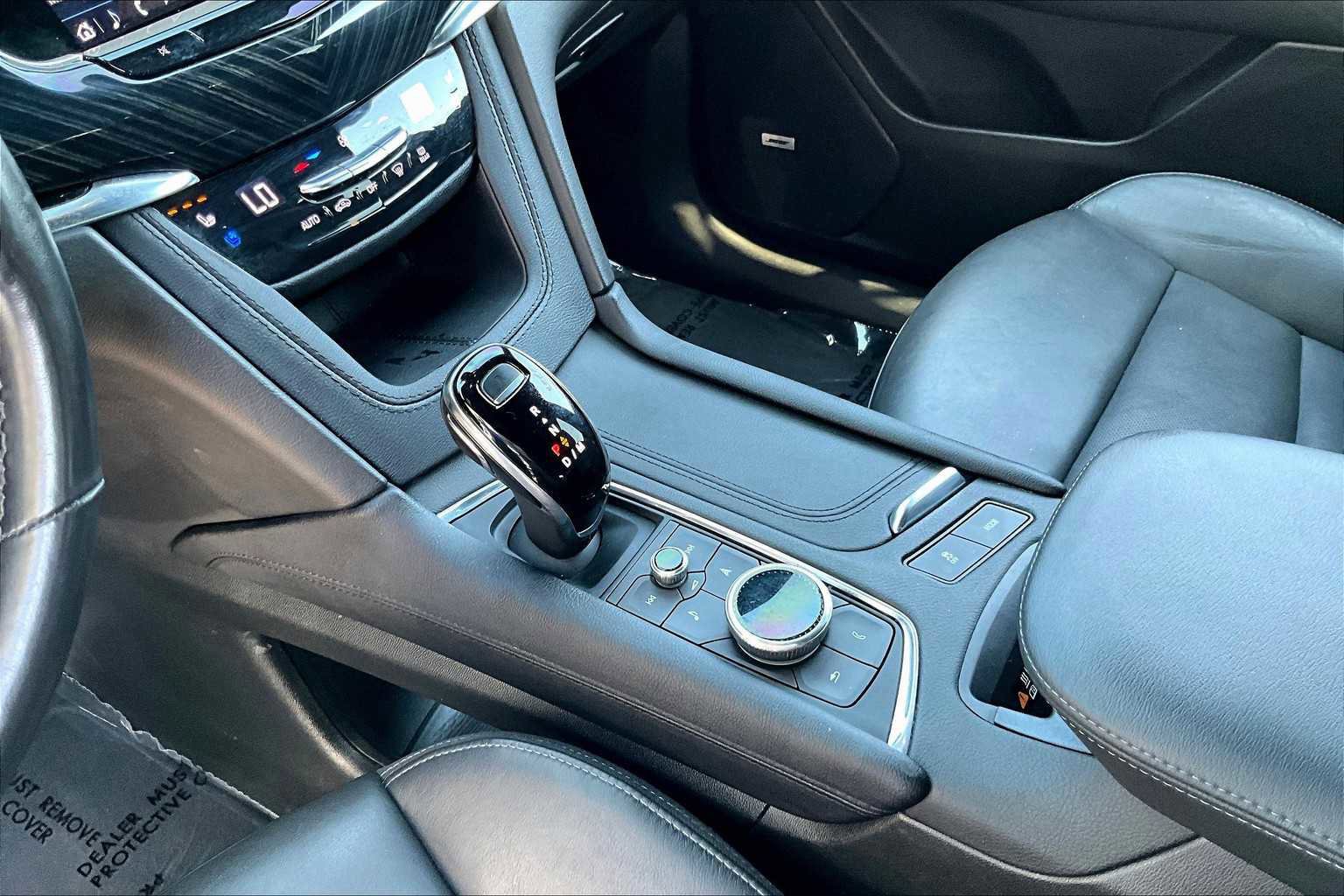 Used 2024 Cadillac XT6 Premium Luxury image 32