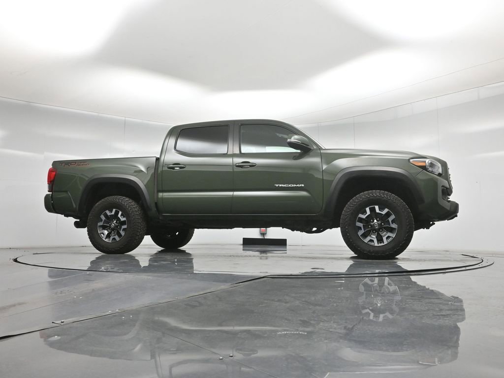 Used 2022 Toyota Tacoma TRD Off-Road w/ Technology Package RWD image 4