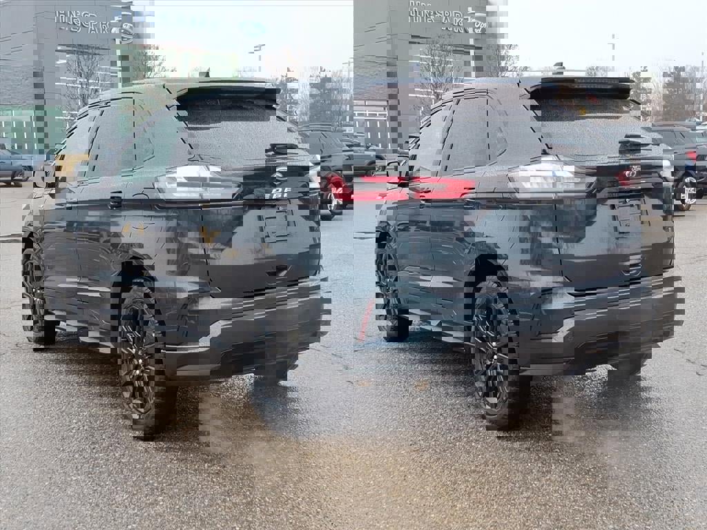 Certified 2024 Ford Edge ST-Line image 3