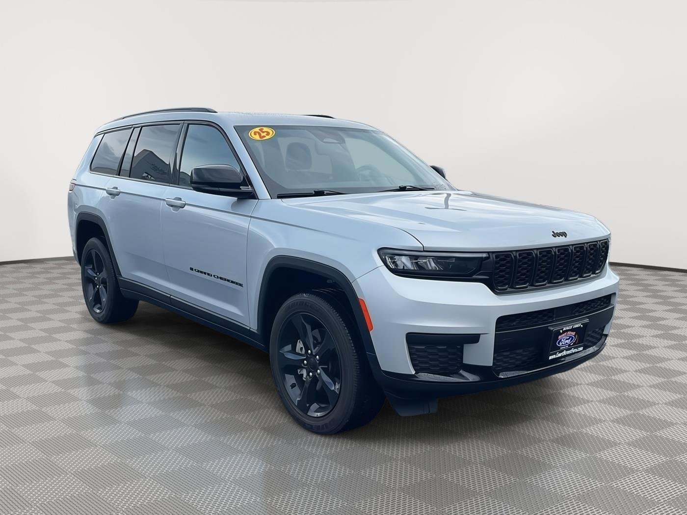 Used 2025 Jeep Grand Cherokee L Altitude AWD/4WD image 3