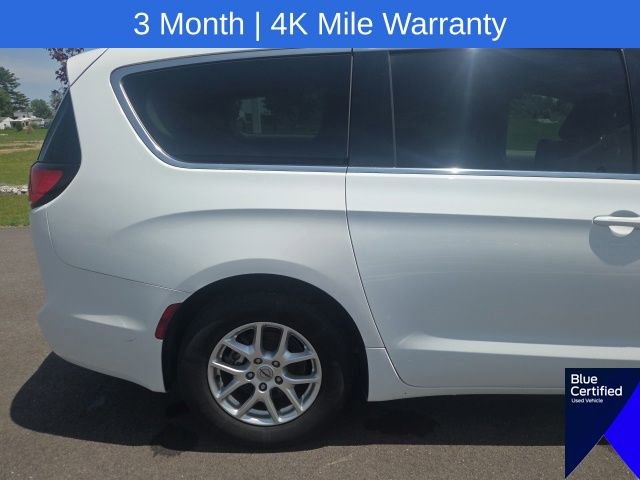 Used 2023 Chrysler Pacifica Touring-L FWD image 8