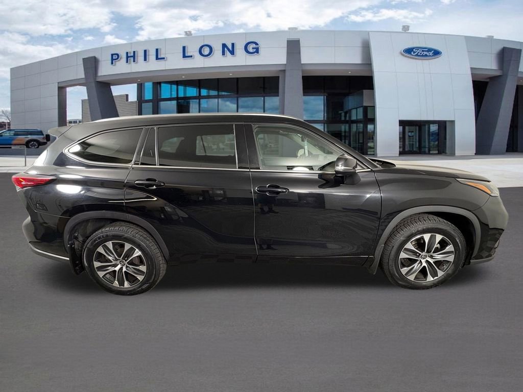 Used 2021 Toyota Highlander XLE image 6