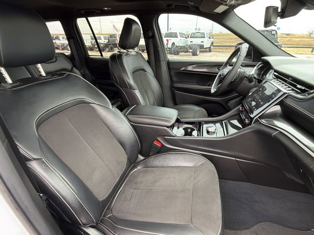 Used 2023 Jeep Grand Cherokee Altitude image 11