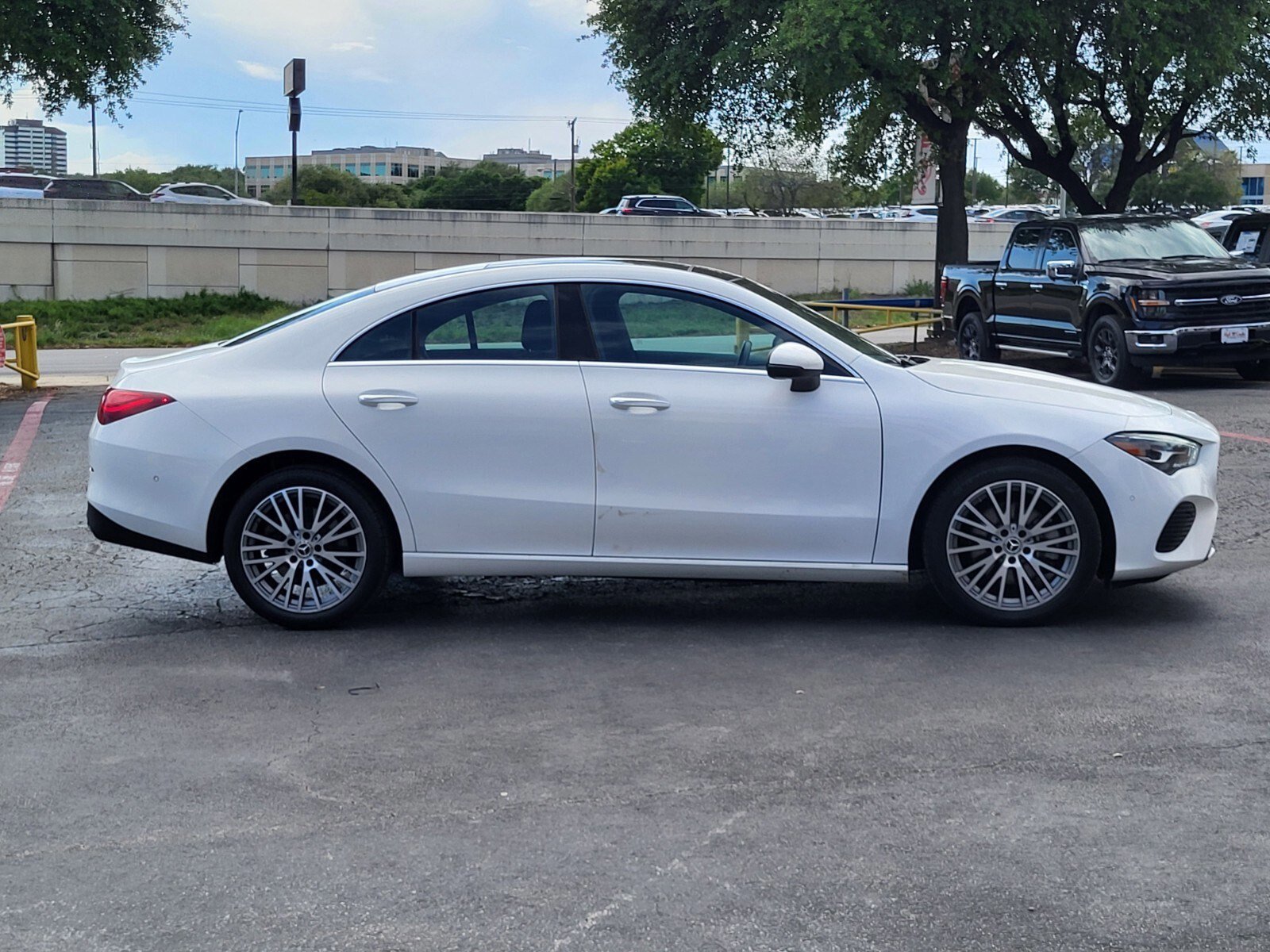 Used 2025 Mercedes-Benz CLA 250 4MATIC image 2